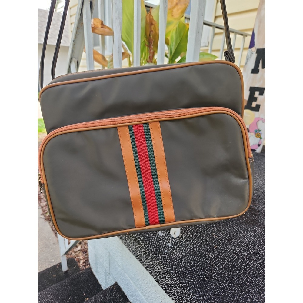 Mr Roberts Vtg  Carry On Travel Bag w/ Green Red Status Stripe Made Tiawan Retro